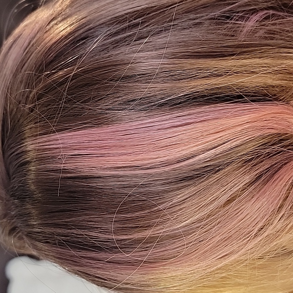 NWOT Nel's Lace Front Wavy Brown Wig with Pink Highlights - Picture 5 of 12